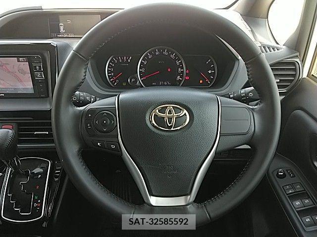 Toyota VOXY 2016-10 386951-2