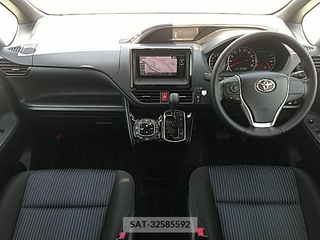 Toyota VOXY 2016-10 386951-1