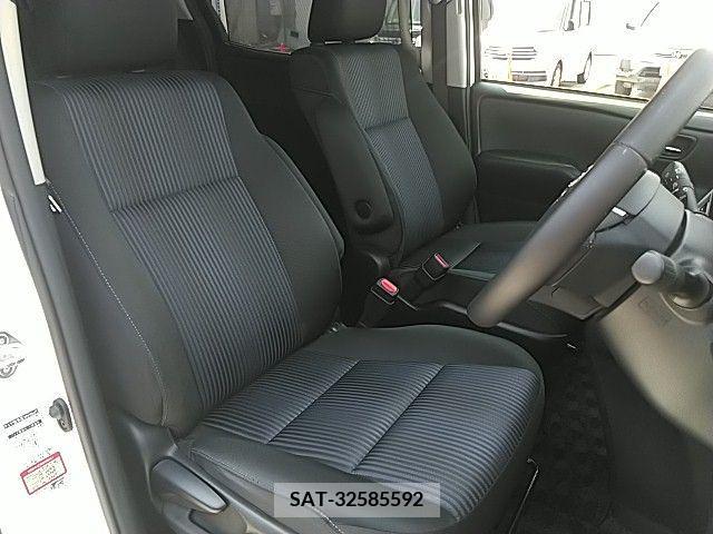 Toyota VOXY 2016-10 386951-14
