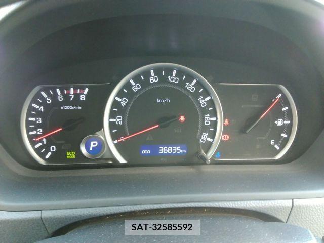 Toyota VOXY 2016-10 386951-29