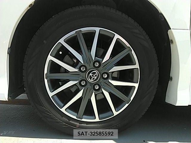 Toyota VOXY 2016-10 386951-20
