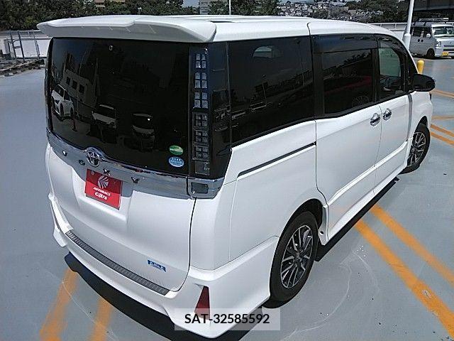 Toyota VOXY 2016-10 386951-28