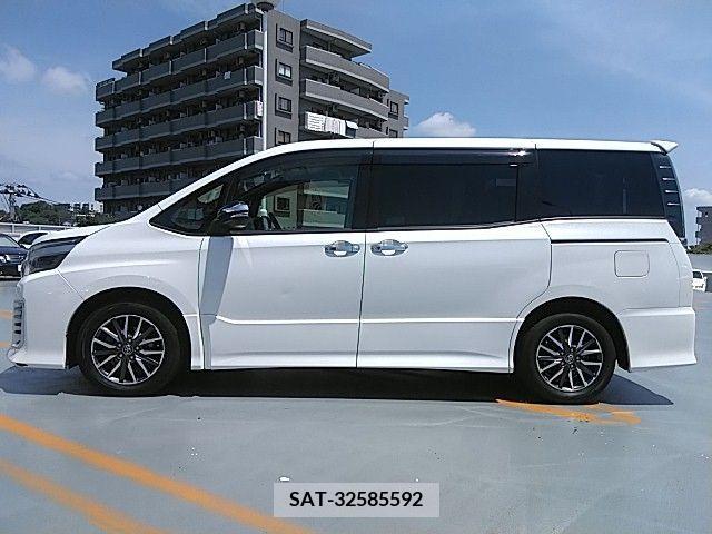 Toyota VOXY 2016-10 386951-25