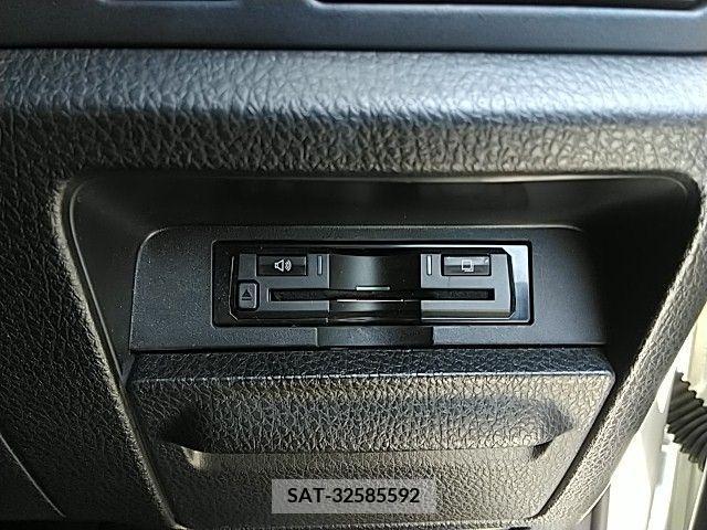 Toyota VOXY 2016-10 386951-11