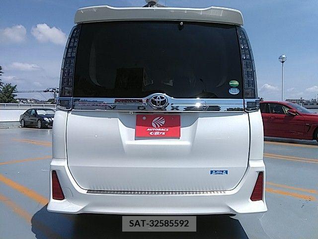 Toyota VOXY 2016-10 386951-27