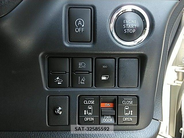 Toyota VOXY 2016-10 386951-10