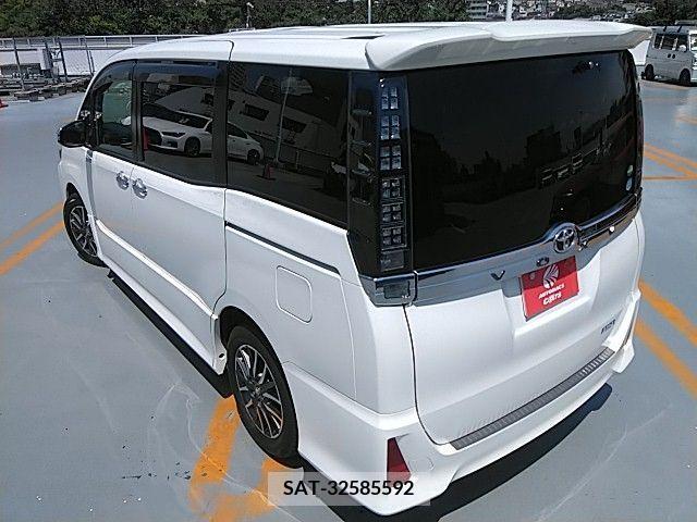 Toyota VOXY 2016-10 386951-26