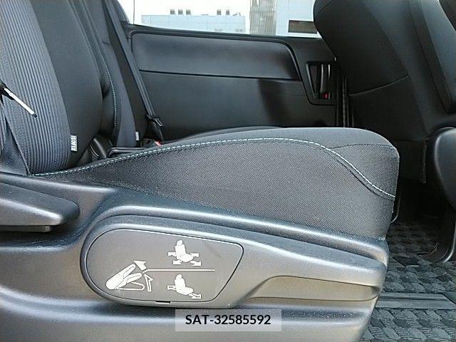 Toyota VOXY 2016-10 386951-17