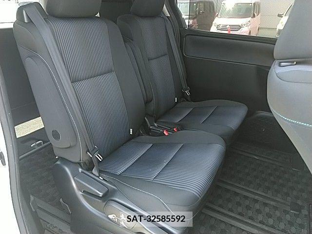 Toyota VOXY 2016-10 386951-16