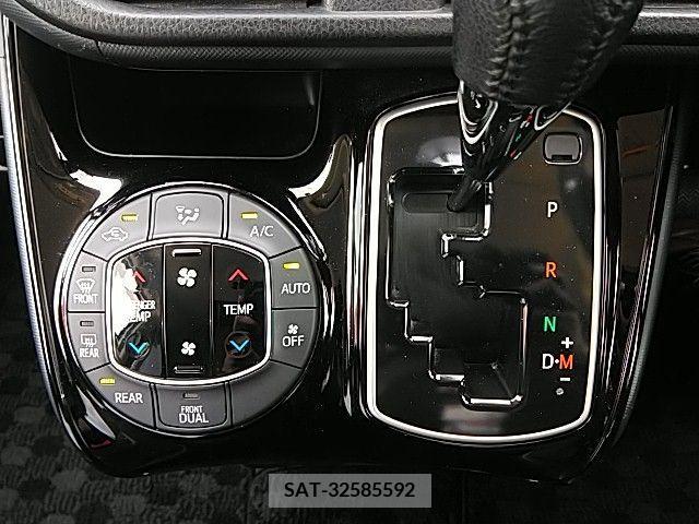 Toyota VOXY 2016-10 386951-8