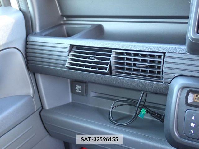 Honda N-VAN 2019-04 334821-13