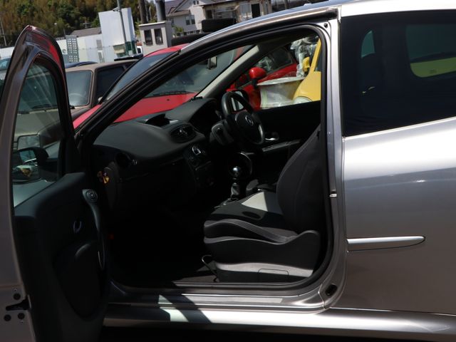 Renault LUTECIA 2011-01 3565-9