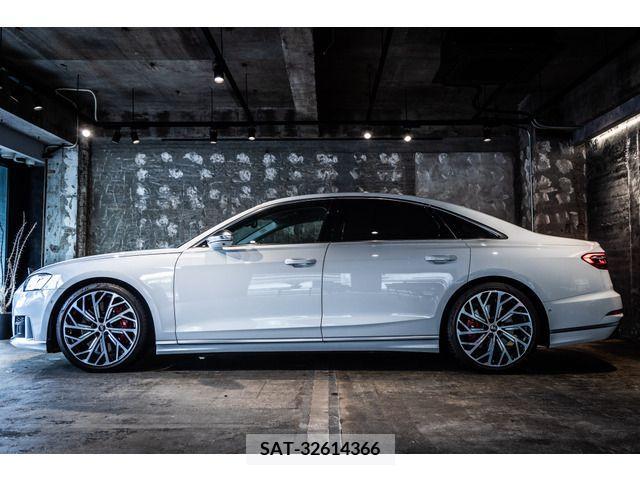 Audi S8 2021-04 237110-6
