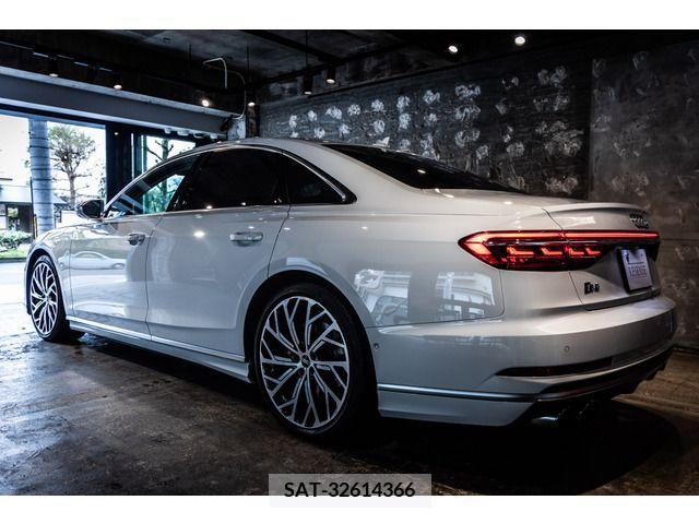 Audi S8 2021-04 237110-7