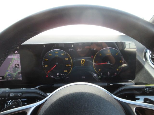 Mercedes Benz GLA-CLASS 2020-10 23084-12