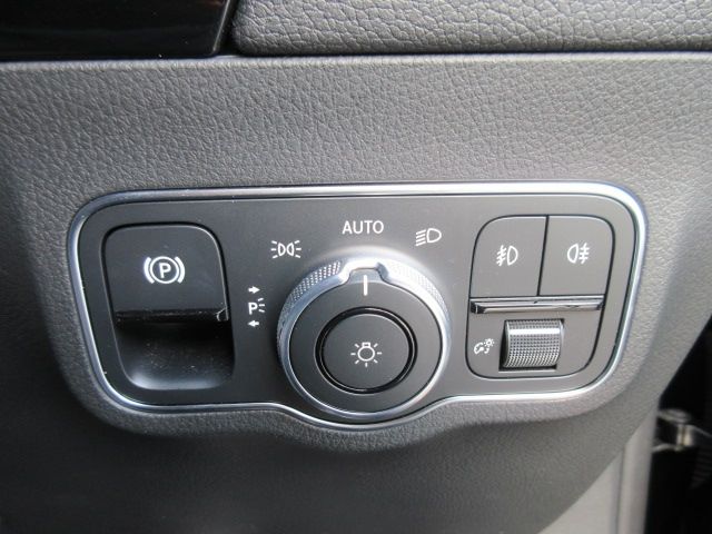 Mercedes Benz GLA-CLASS 2020-10 23084-15