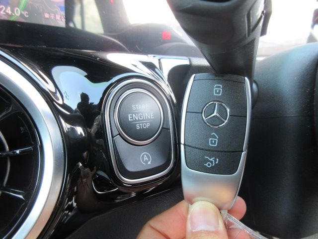 Mercedes Benz GLA-CLASS 2020-10 23084-16