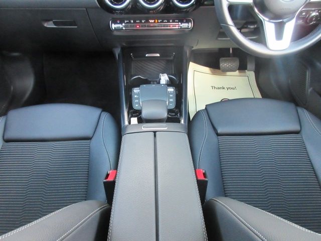 Mercedes Benz GLA-CLASS 2020-10 23084-25