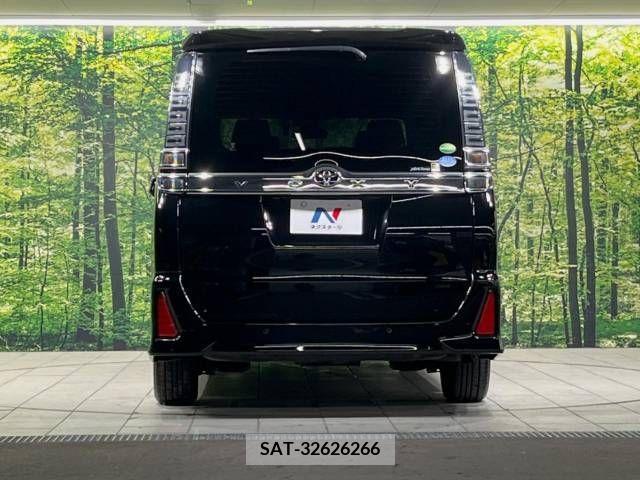 Toyota VOXY 2019-04 205522-16