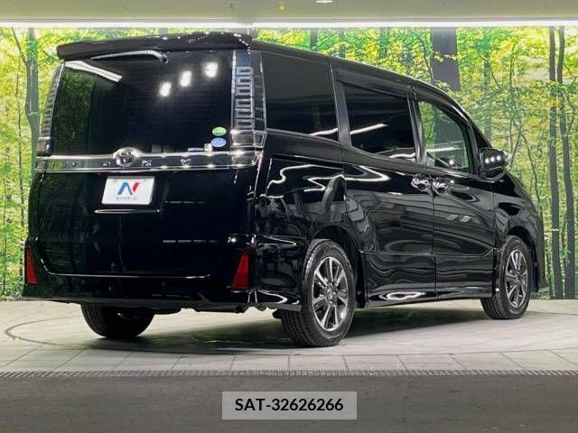 Toyota VOXY 2019-04 205522-18