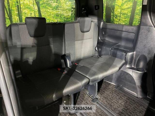 Toyota VOXY 2019-04 205522-10