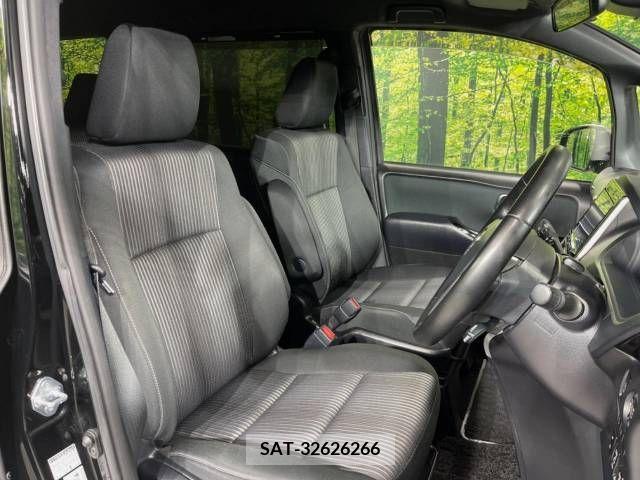 Toyota VOXY 2019-04 205522-8