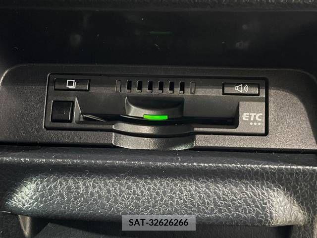 Toyota VOXY 2019-04 205522-6