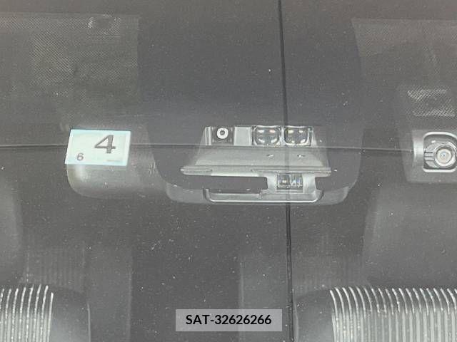 Toyota VOXY 2019-04 205522-2