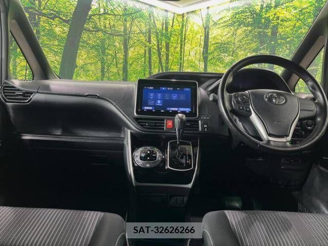 Toyota VOXY 2019-04 205522-1