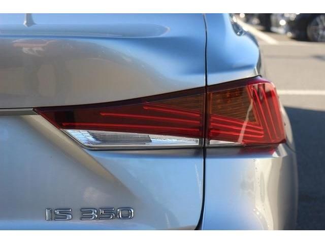 Lexus IS 2017-07 183653-5