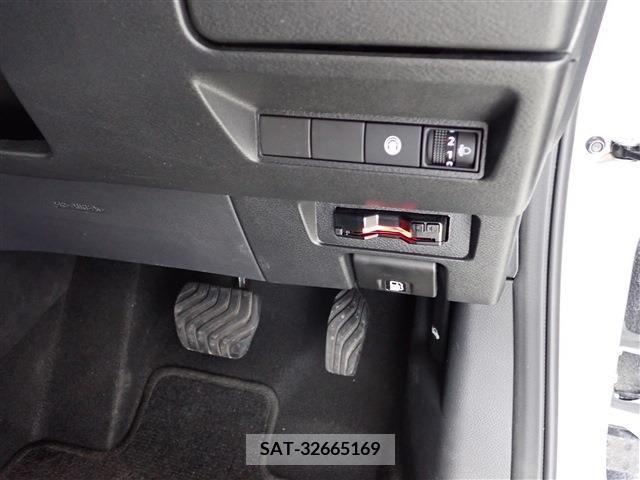 Nissan NOTE 2022-11 380884-13