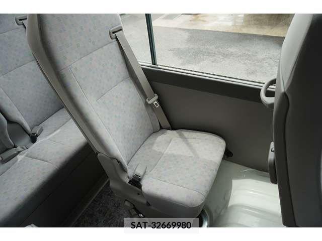 Toyota COASTER 2015-04 264381-19