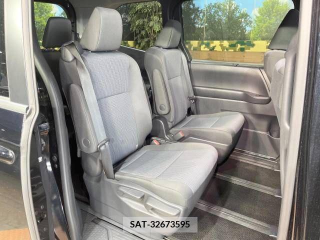 Toyota NOAH 2023-04 216688-8