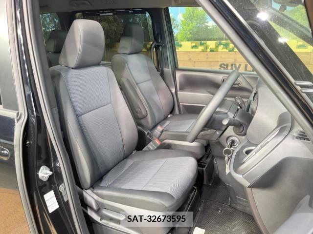 Toyota NOAH 2023-04 216688-7