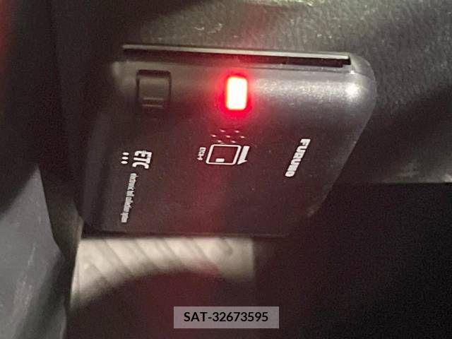 Toyota NOAH 2023-04 216688-6