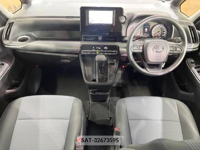 Toyota NOAH 2023-04 216688-1