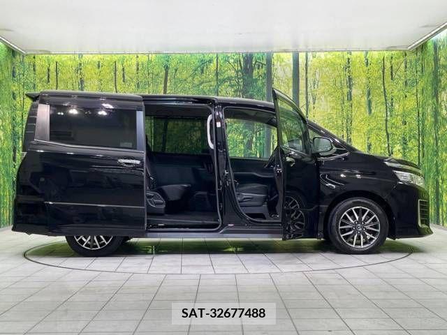Toyota VOXY 2015-11 321462-9
