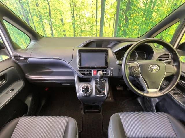Toyota VOXY 2014-12 182038-1