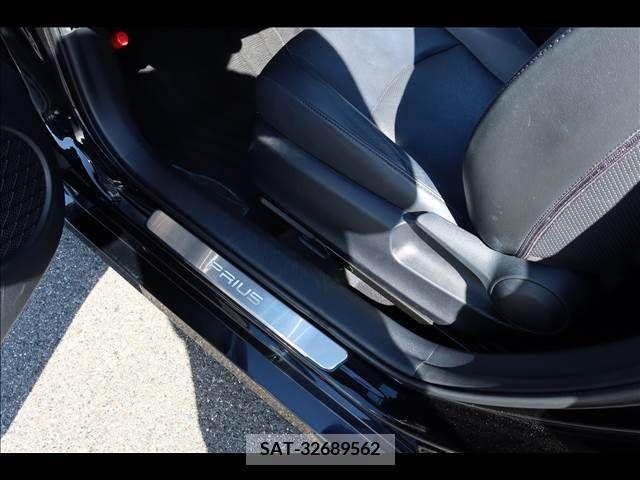 Toyota PRIUS 2016-07 393416-24