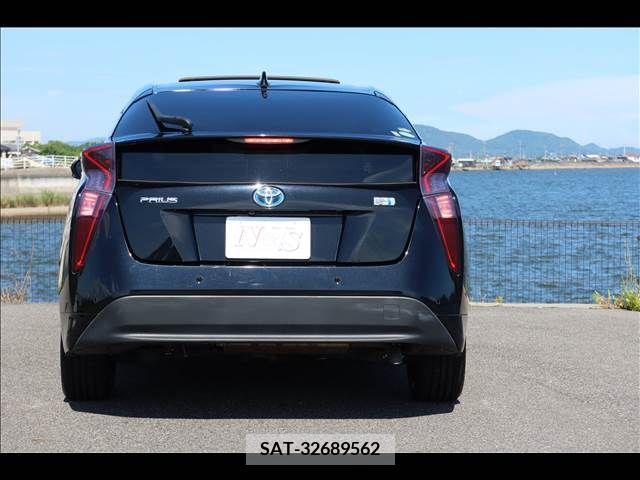 Toyota PRIUS 2016-07 393416-4