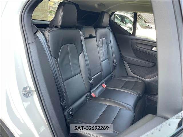 Volvo XC40 2022-01 320645-6