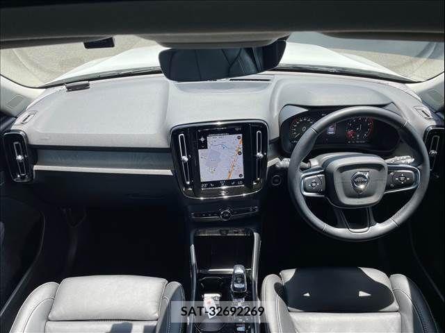 Volvo XC40 2022-01 320645-2