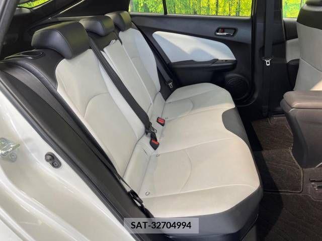Toyota PRIUS 2015-12 366623-9