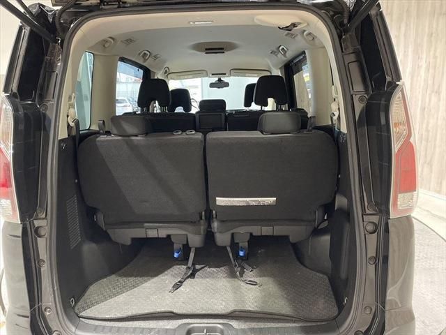 Nissan SERENA 2016-11 16846-25