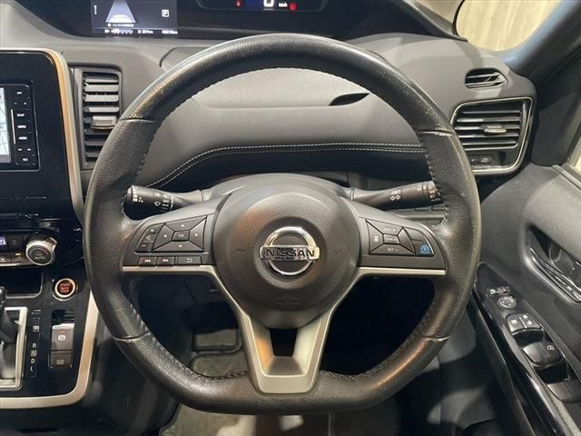 Nissan SERENA 2016-11 16846-26