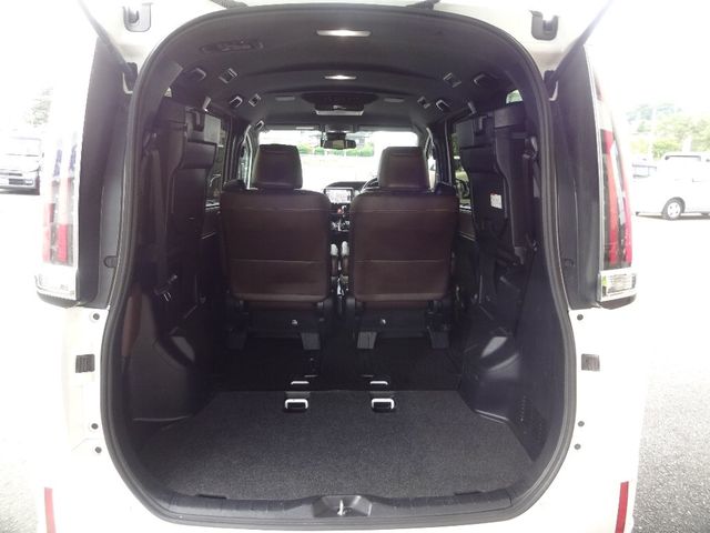 Toyota ESQUIRE 2018-09 22329-7