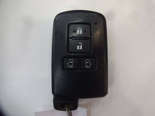 Toyota ESQUIRE 2018-09 22329-28
