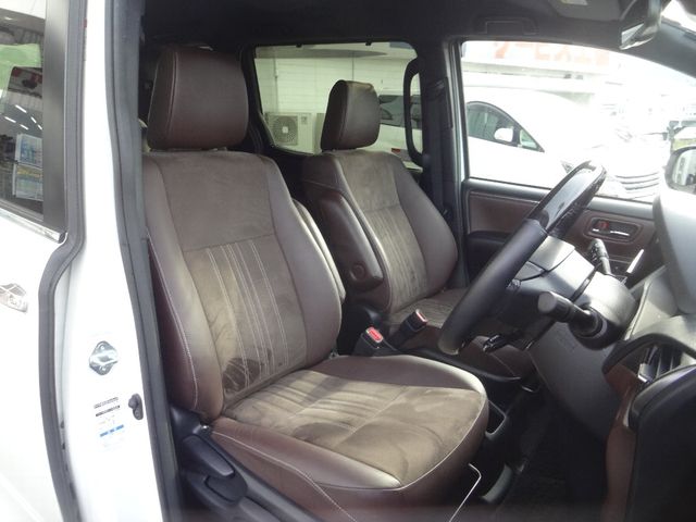 Toyota ESQUIRE 2018-09 22329-4
