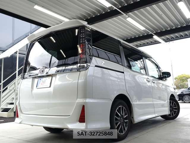 Toyota VOXY 2014-12 212081-5