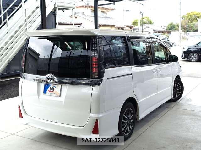 Toyota VOXY 2014-12 212081-6